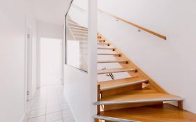 Spacious Townhouse Comfort In Hobart'S Heart